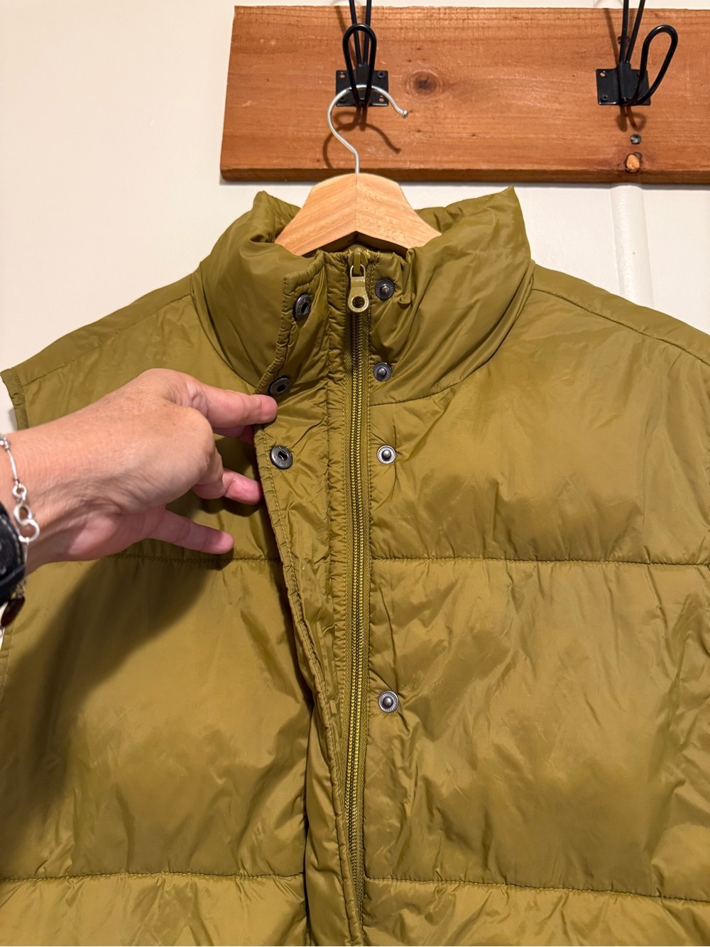Offline by aerie women’s small Olive Green Quilted Puffer Vest - Picture 3 of 12